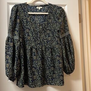 EUC Max Studio Sz S Bell Sleeve Top